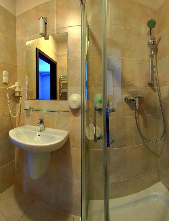 Hotel Camelot Szczawno-Zdroj Bilik gambar